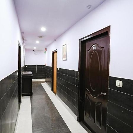 Hotel Indira Palace Vrindāvan Zewnętrze zdjęcie