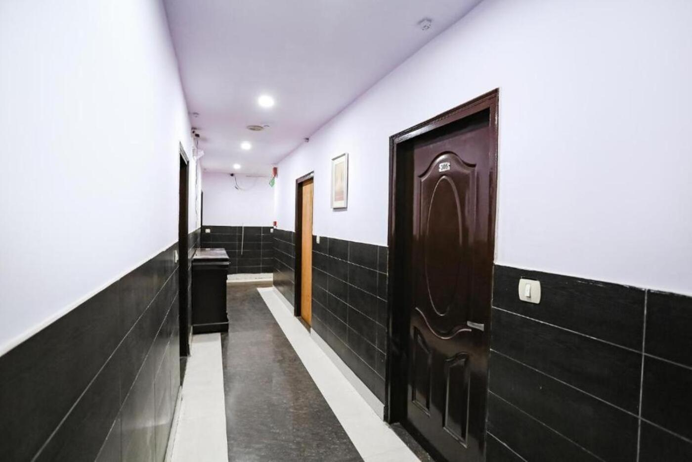 Hotel Indira Palace Vrindāvan Zewnętrze zdjęcie